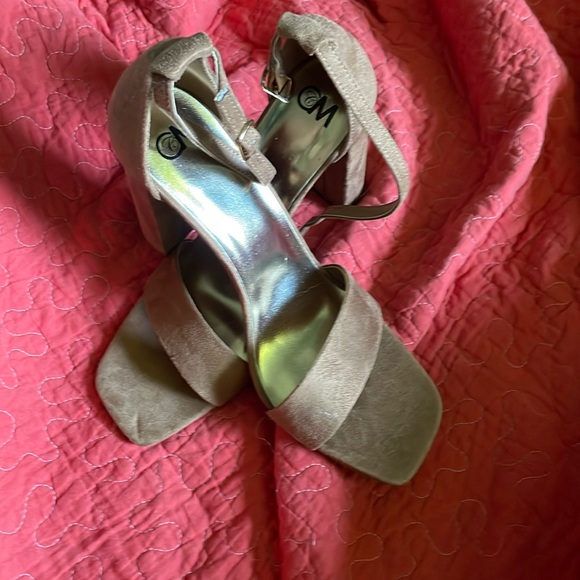 Shoes - Women’s Size 9 Heels